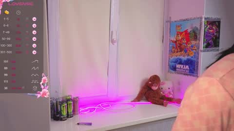 yung_leana online show from November 18, 2025, 8:24 pm