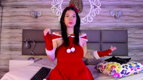 Snapshot of yungelitamor_ chatting on December 25, 2024, 9:45 am ELITA online show from December 25, 2024, 9:45 am
