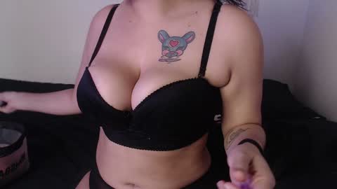 Snapshot of yungelitamor_ chatting on January 26, 2025, 4:51 am ELITA online show from January 26, 2025, 4:51 am