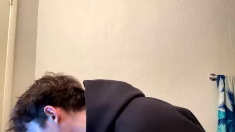 yungstudbev online show from December 3, 2024, 4:47 am