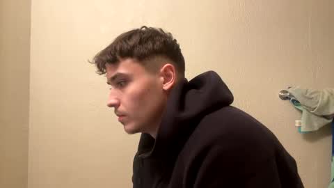 yungstudbev online show from December 16, 2024, 1:53 am