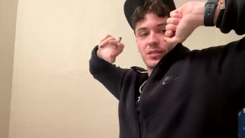 yungstudbev online show from December 21, 2024, 5:14 am