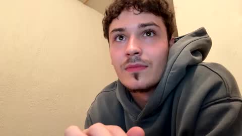 yungstudbev online show from September 26, 2025, 3:54 am