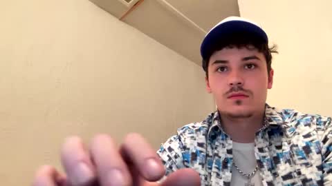 yungstudbev online show from October 8, 2025, 5:38 am