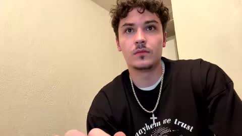 yungstudbev online show from October 11, 2025, 7:40 am