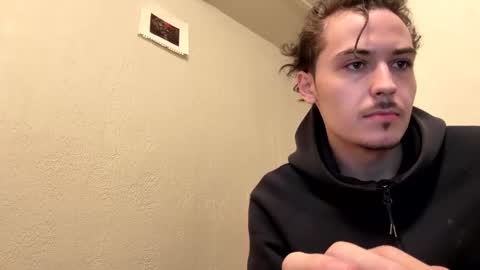 Snapshot of yungstudbev chatting on January 6, 2026, 6:22 pm yungstudbev online show from January 6, 2026, 6:22 pm