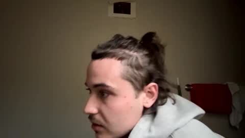 yungstudbev online show from March 31, 2026, 6:41 pm