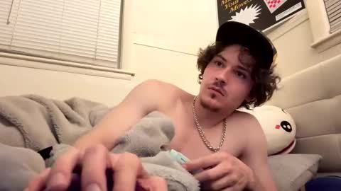 yungstudbev online show from April 3, 2026, 4:43 am