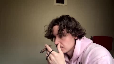 yungstudbev online show from April 3, 2026, 5:11 pm