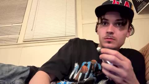 yungstudbev online show from April 8, 2026, 3:06 am