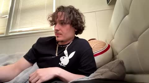 yungstudbev online show from April 12, 2026, 6:46 pm