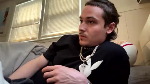 yungstudbev online show from April 13, 2026, 10:04 pm