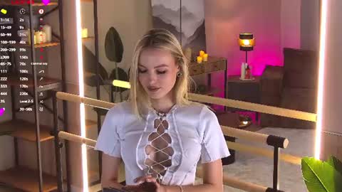 Snapshot of yungtessa chatting on July 2, 2026, 6:25 pm Tessa online show from July 2, 2026, 6:25 pm