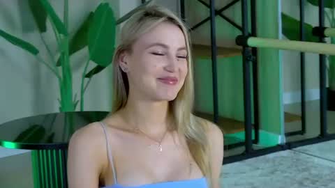 Snapshot of yungtessa chatting on July 24, 2026, 6:39 pm Tessa online show from July 24, 2026, 6:39 pm