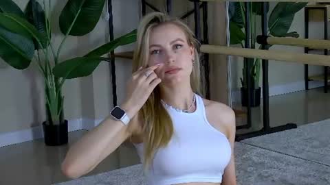 Snapshot of yungtessa chatting on August 2, 2026, 5:33 pm Tessa online show from August 2, 2026, 5:33 pm