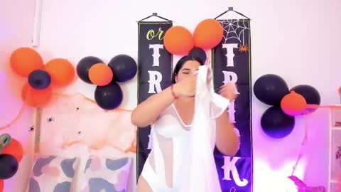 Yunna online show from October 31, 2025, 11:11 am