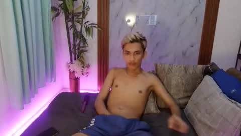 yunoxoxo online show from April 21, 2026, 5:58 am