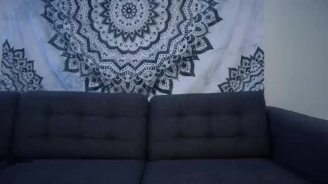 yurdreams_22 online show from December 4, 2025, 4:44 am