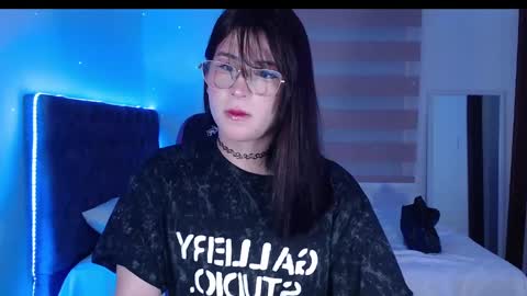 Snapshot of yuri_stars chatting on February 9, 2025, 10:43 pm Yuri Stars online show from February 9, 2025, 10:43 pm