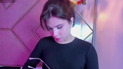 Snapshot of yuri_stars chatting on February 23, 2025, 9:11 am Yuri Stars online show from February 23, 2025, 9:11 am