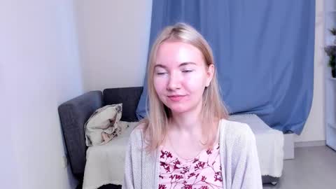 Snapshot of yuricazel chatting on November 5, 2025, 8:36 am Alesia online show from November 5, 2025, 8:36 am