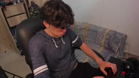 yurii_moody online show from November 19, 2025, 6:19 pm