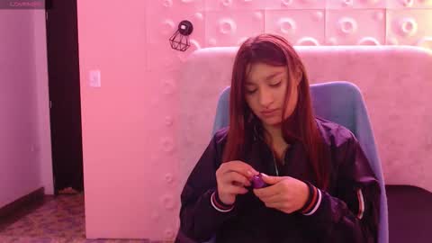 YUYIS online show from January 13, 2026, 12:32 pm