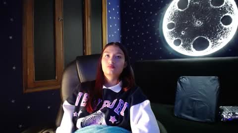 YUYIS online show from February 5, 2026, 11:37 am