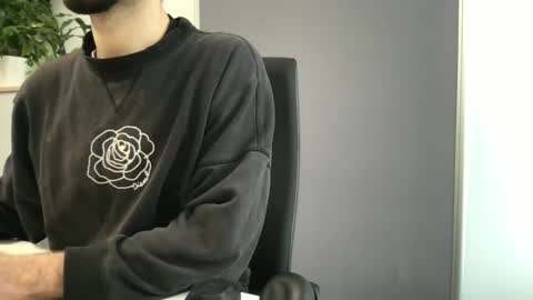 yvesbunnny online show from November 28, 2025, 8:50 am