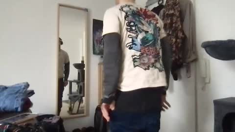 yvesbunnny online show from January 6, 2026, 1:37 pm