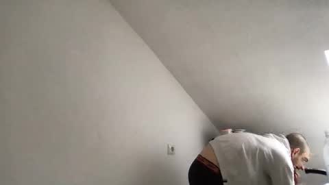 yvesbunnny online show from February 8, 2026, 8:51 am