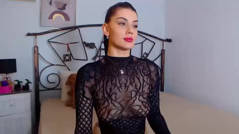 I V Y   online show from December 10, 2024, 8:27 pm