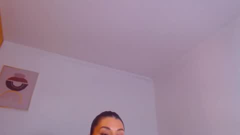 Snapshot of yvonneeverlee chatting on September 27, 2025, 9:09 pm I V Y   online show from September 27, 2025, 9:09 pm