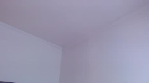 Snapshot of yvonneeverlee chatting on October 3, 2025, 9:12 pm I V Y   online show from October 3, 2025, 9:12 pm