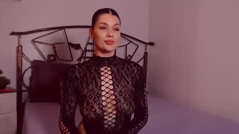 I V Y   online show from April 28, 2026, 8:47 pm