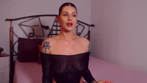 I V Y   online show from May 22, 2026, 7:52 pm