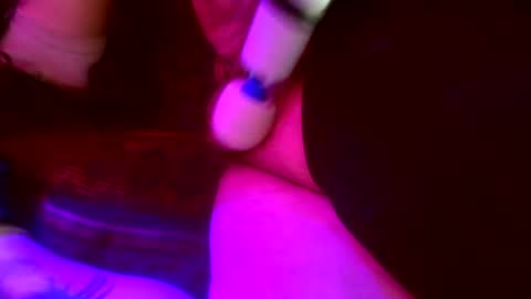 Snapshot of z0rl0c chatting on October 20, 2025, 5:08 am Z0RL0C online show from October 20, 2025, 5:08 am