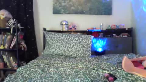 Snapshot of zaddyslilslutbucket chatting on November 1, 2025, 2:02 am zaddyslilslutbucket online show from November 1, 2025, 2:02 am