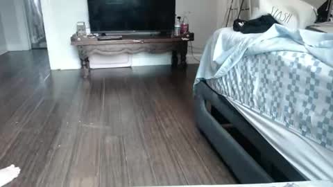 Snapshot of zaddyslilslutbucket chatting on November 11, 2025, 2:28 pm zaddyslilslutbucket online show from November 11, 2025, 2:28 pm