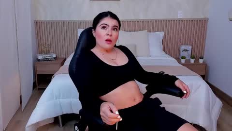  Laura  online show from September 11, 2025, 6:41 pm