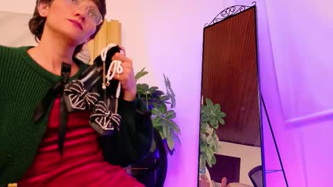 Snapshot of zafiro_gem_ chatting on September 13, 2025, 8:47 am Karina  online show from September 13, 2025, 8:47 am