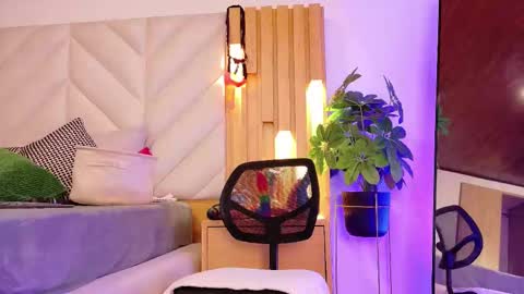 Snapshot of zafiro_gem_ chatting on September 22, 2025, 6:43 pm Karina  online show from September 22, 2025, 6:43 pm