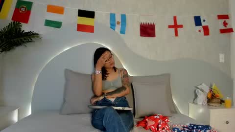 Zafiro and Amber online show from July 4, 2026, 1:06 pm