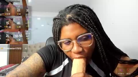 zahra_rose online show from June 25, 2026, 8:57 pm
