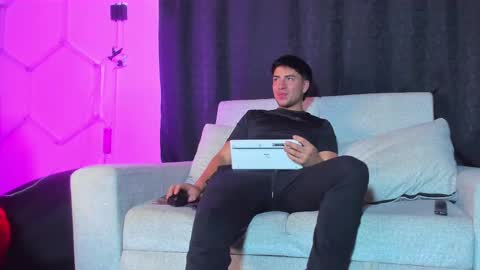 Zain Smith online show from February 22, 2025, 2:39 am
