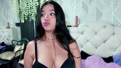 Snapshot of zaira_bonny chatting on July 2, 2026, 5:52 pm Zaira Bonny online show from July 2, 2026, 5:52 pm