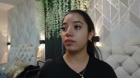 Snapshot of zaira_bonny chatting on August 1, 2026, 2:05 pm Zaira Bonny online show from August 1, 2026, 2:05 pm