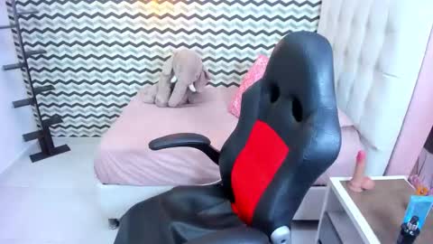 Zally  online show from October 24, 2025, 7:21 pm