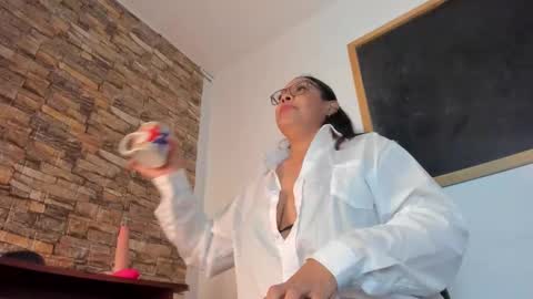 Danna online show from November 12, 2025, 3:07 am