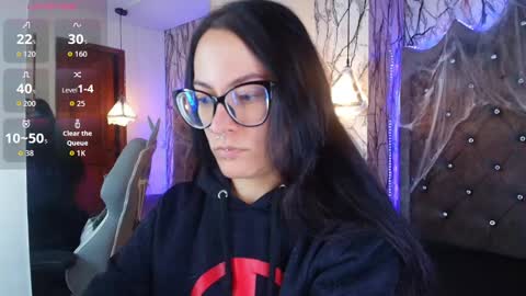   online show from October 12, 2025, 6:40 pm